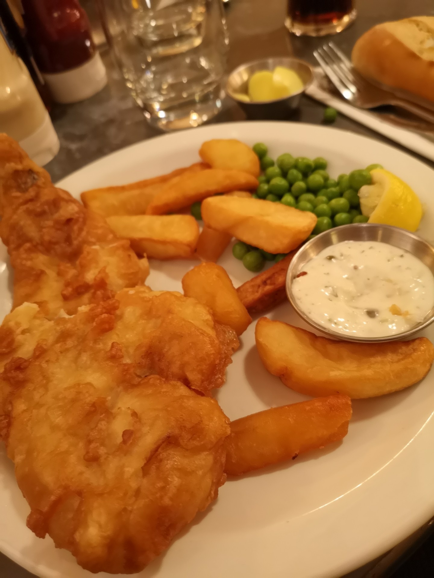 Tradicionalno jelo fish and chips, putovanje u London